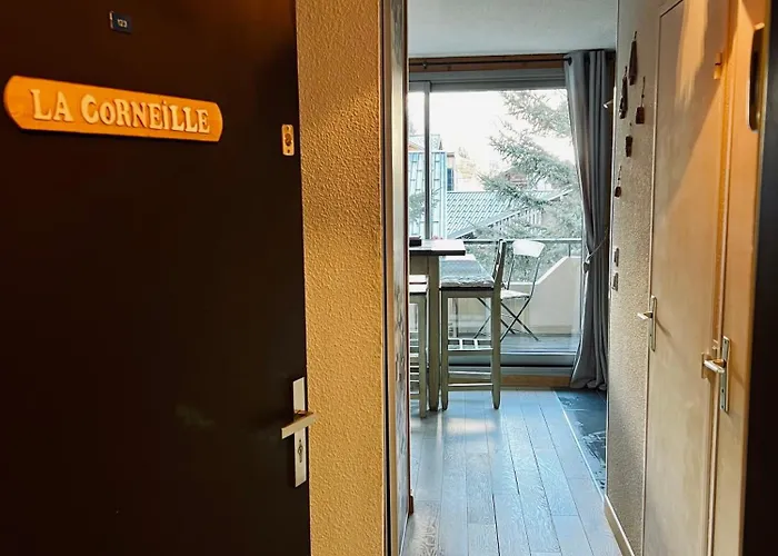 La Corneille Blanche, With Free Parking And Terrace * Ле дез Альп