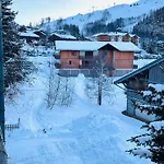 La Corneille Blanche, With Free Parking And Terrace