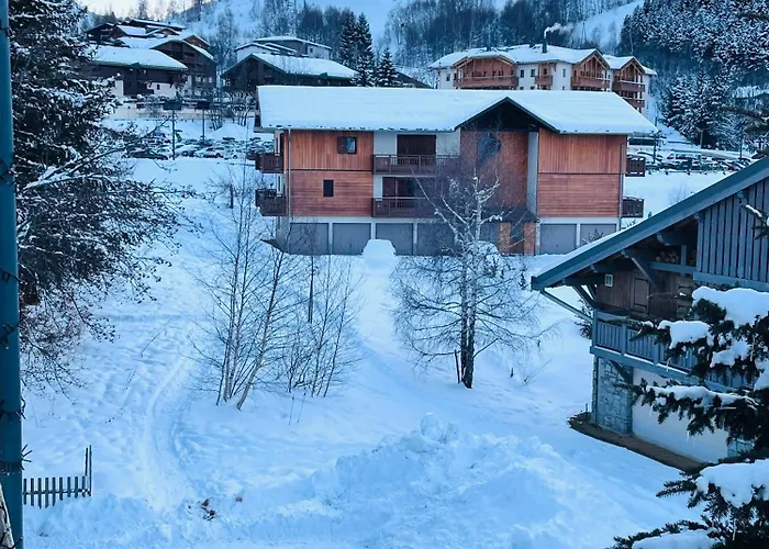 La Corneille Blanche, With Free Parking And Terrace