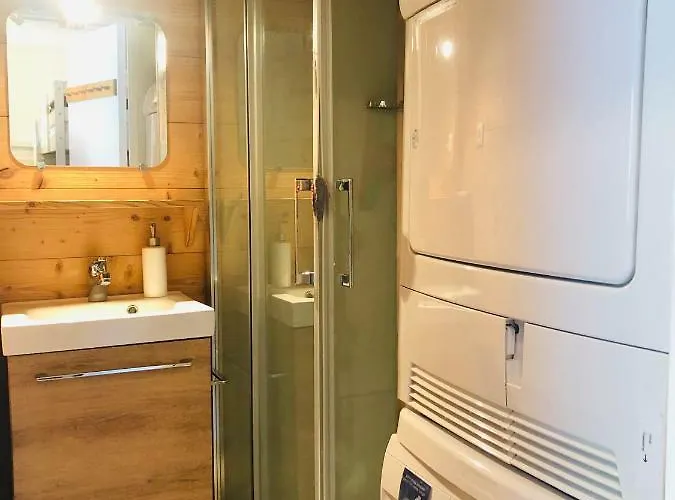 La Corneille Blanche, With Free Parking And Terrace